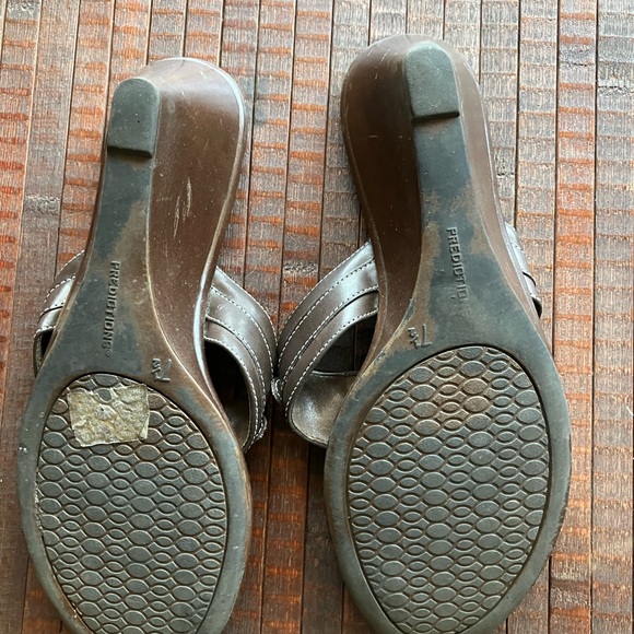 Predictions Brown Wedge - Size 7.5 - Picture 2 of 7